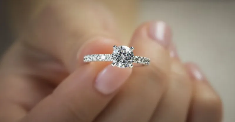 Platinum vs Gold Lab Diamond Rings: Which is Right for You?