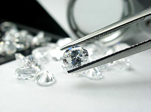 Diamond vs White Sapphire: Choosing the Perfect Gemstone